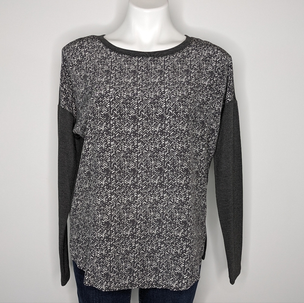✨3/$15 LOFT outlet grey white long sleeve top XS